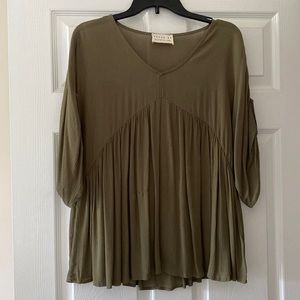 Dress Up brand, army green flowy short sleeve blouse. Size medium.